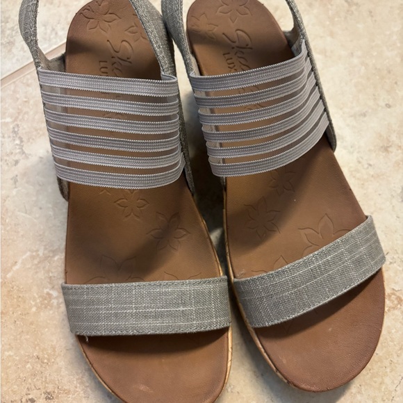 Sketchers luxe foam sandals - Picture 3 of 8
